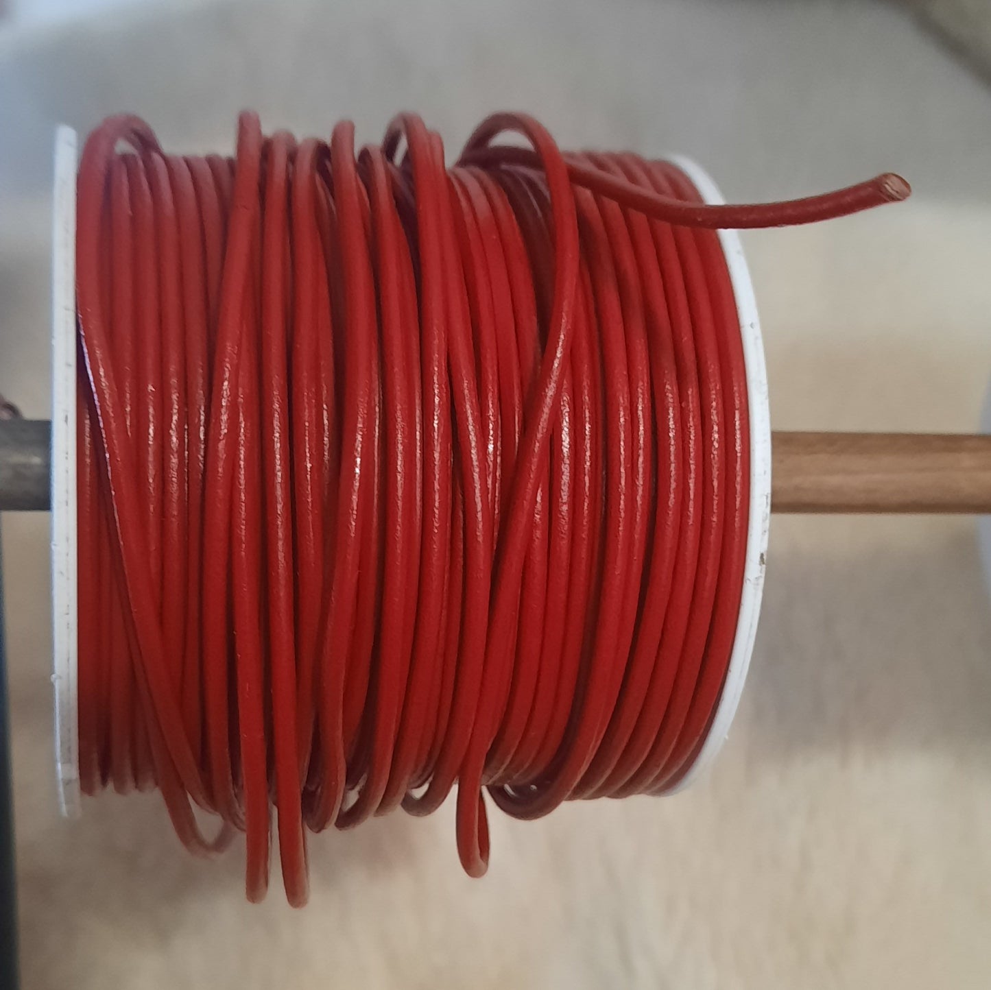 Cordon en cuir rouge (dentelle)