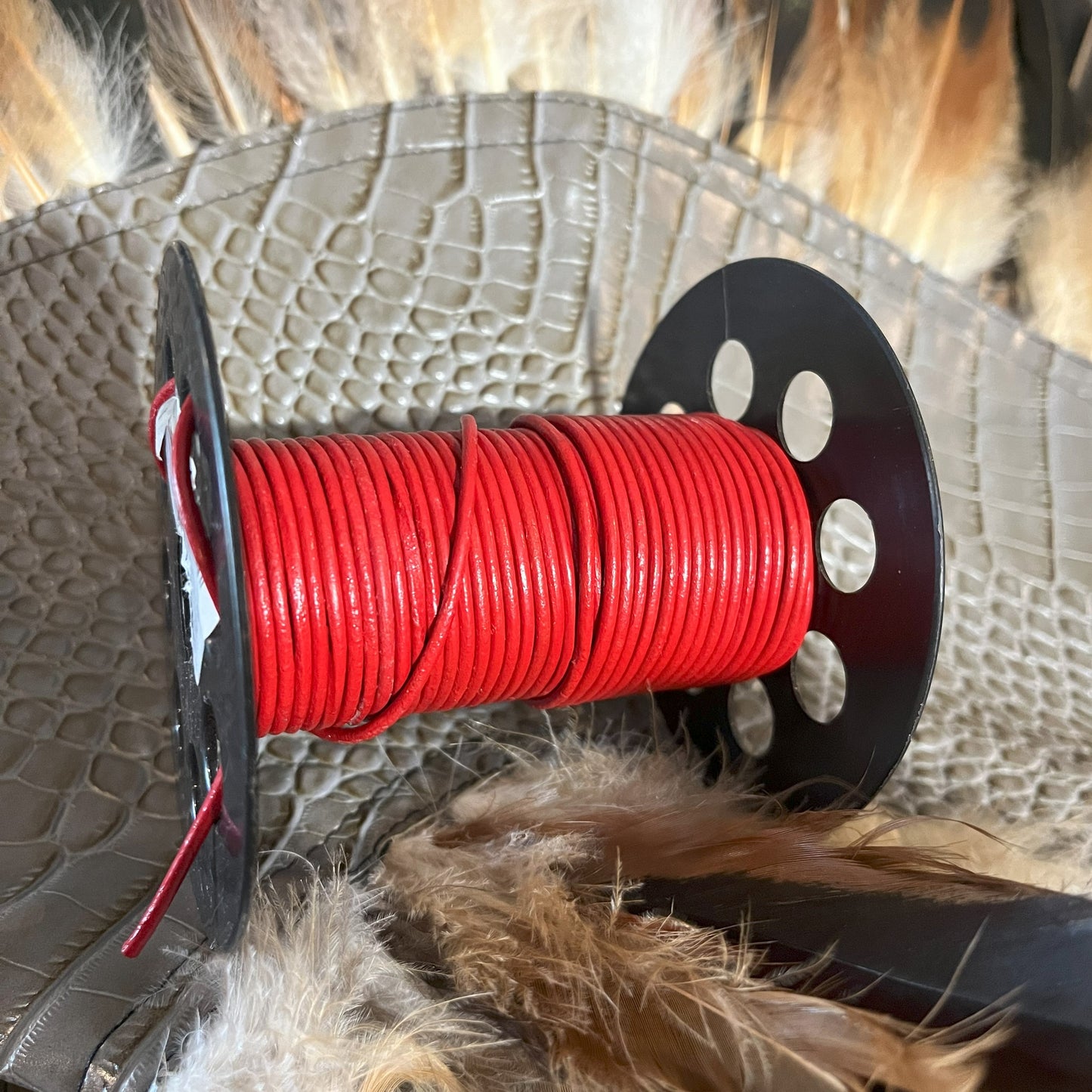 Cordon en cuir rouge (dentelle)