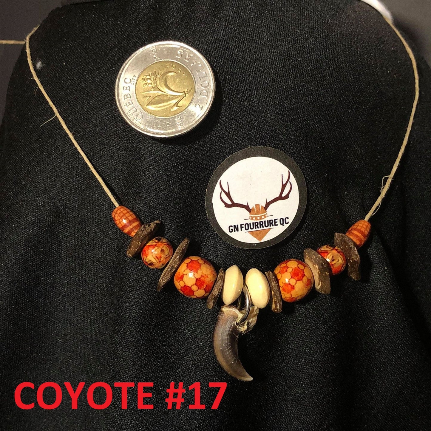 Collier griffe de coyote, perles en bois