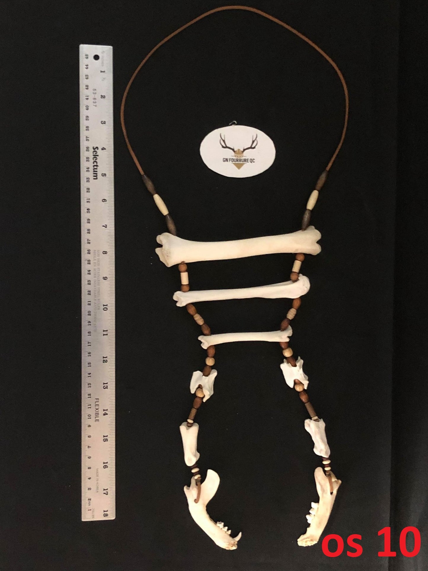 Collier en os païen