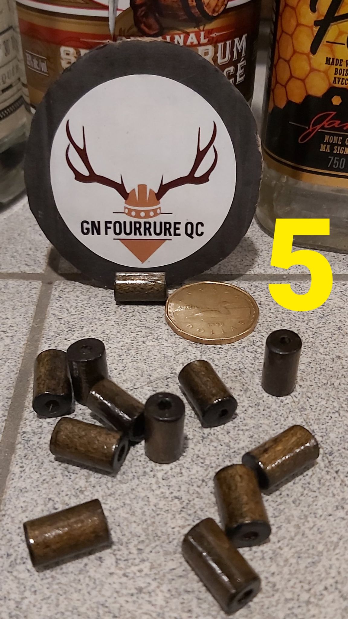 Pièces de collier en bois