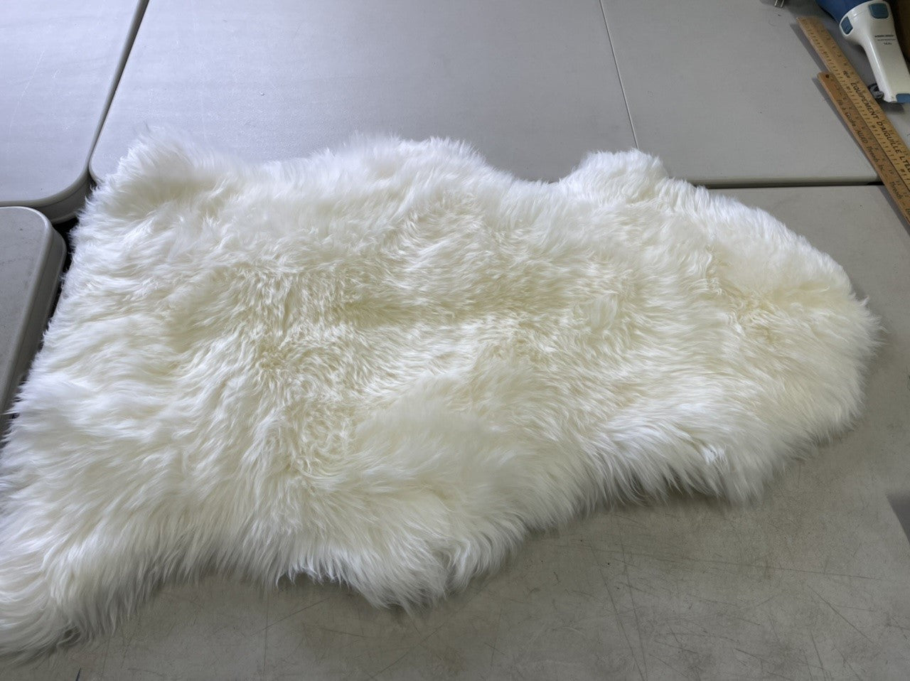 Fourrure de mouton blanchie
