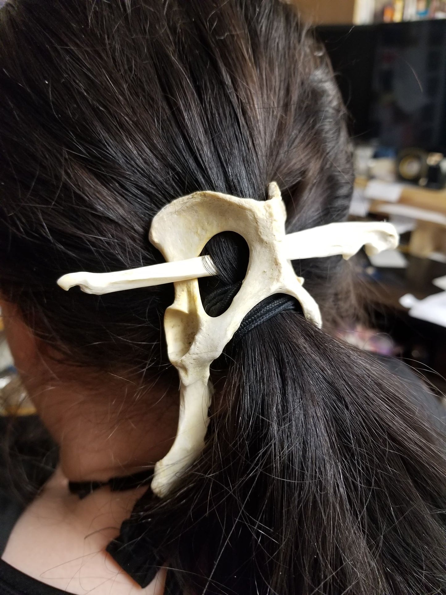 Broche à cheveux en forme d'os