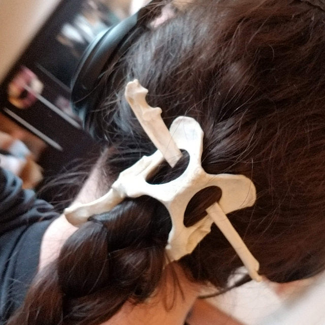 Broche à cheveux en forme d'os