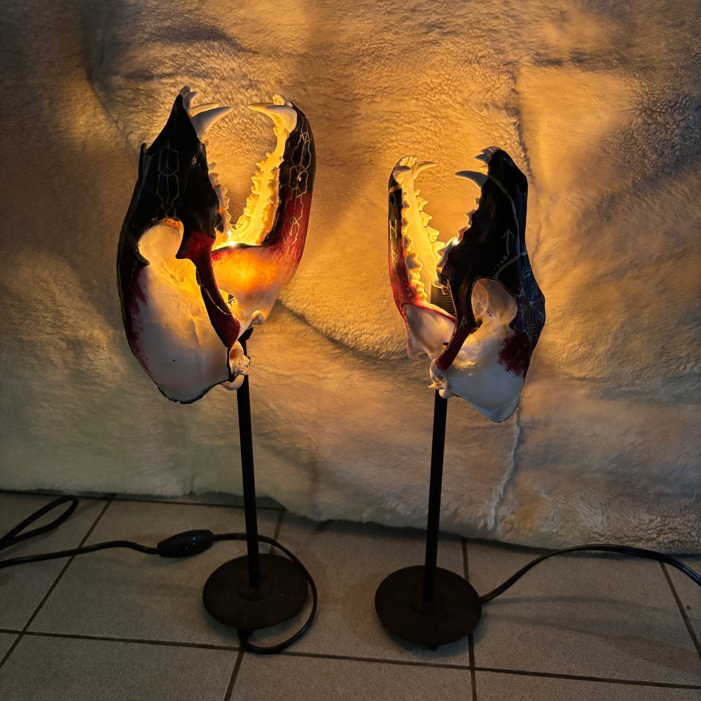 Duo de lampes - Coyote et ours viking rouge