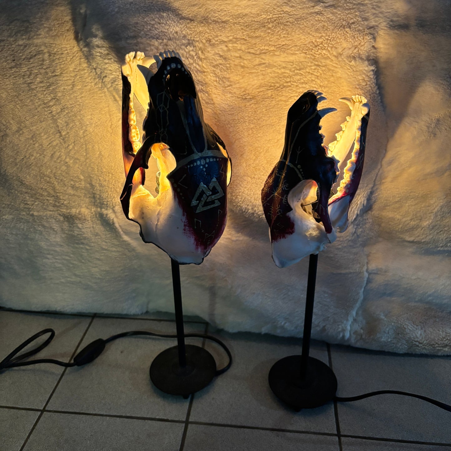 Duo de lampes - Coyote et ours viking rouge